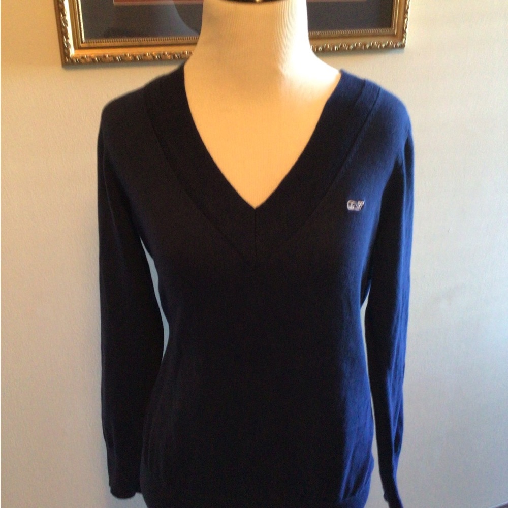 Vineyard Vines Sweater Size Small.